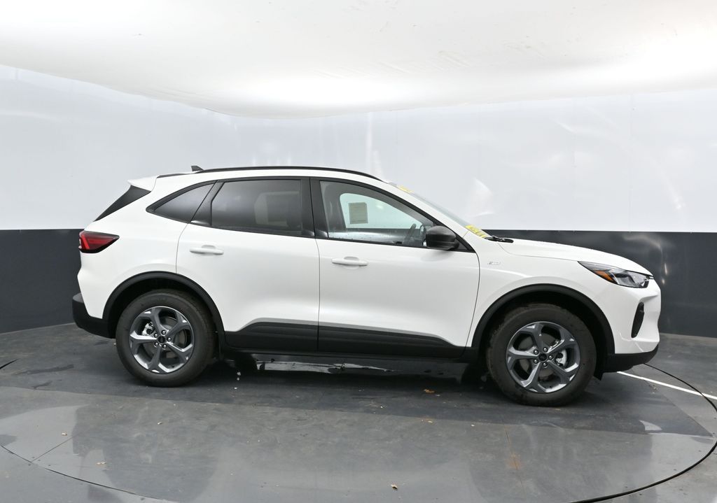 2026 Ford Escape ST-Line photo 3