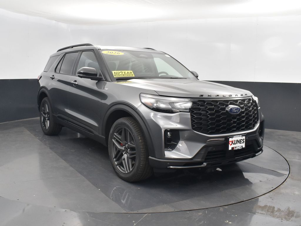 2026 Ford Explorer ST-Line photo 4