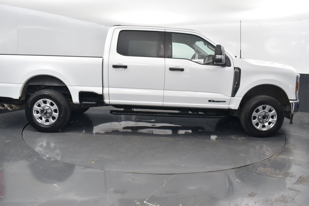 2024 Ford F-350 XLT photo 3