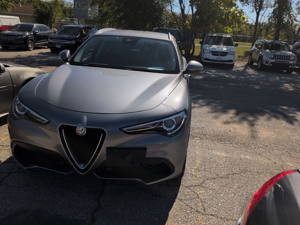 2018 Alfa Romeo Stelvio Ti photo 2