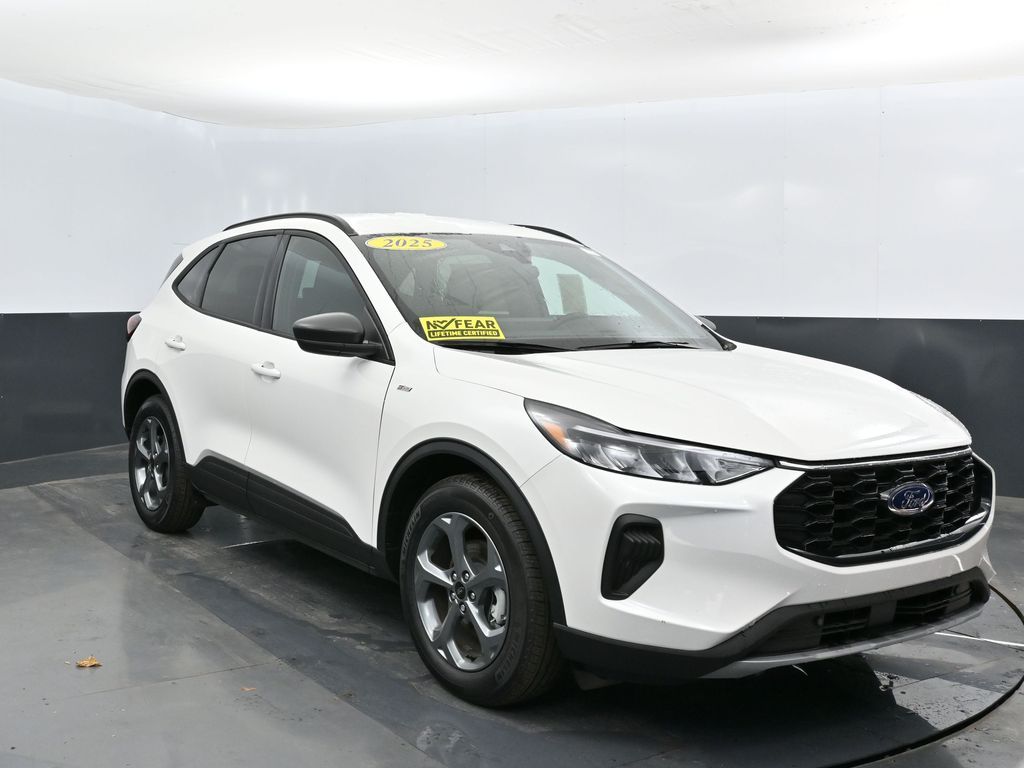 2025 Ford Escape ST-Line photo 4