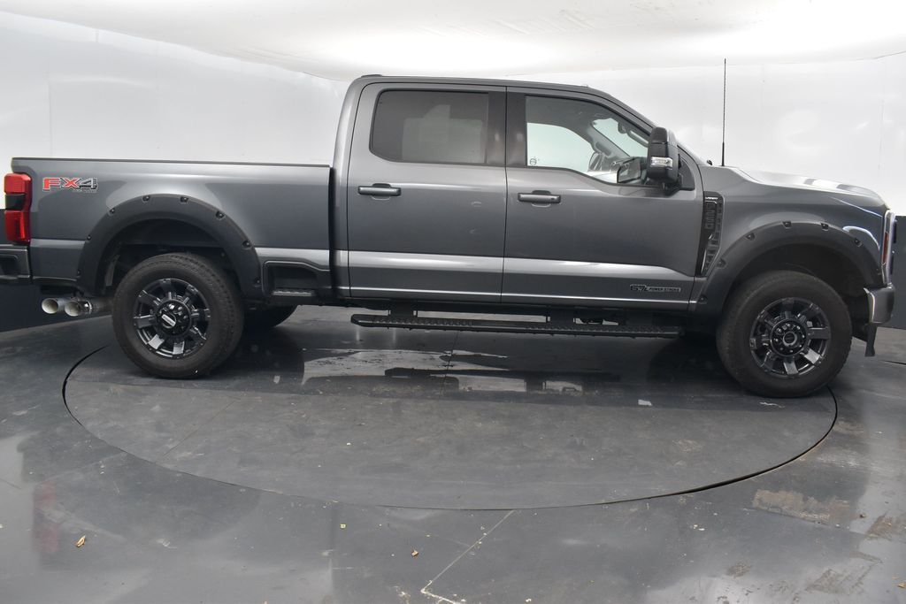 2024 Ford F-250 Lariat photo 2