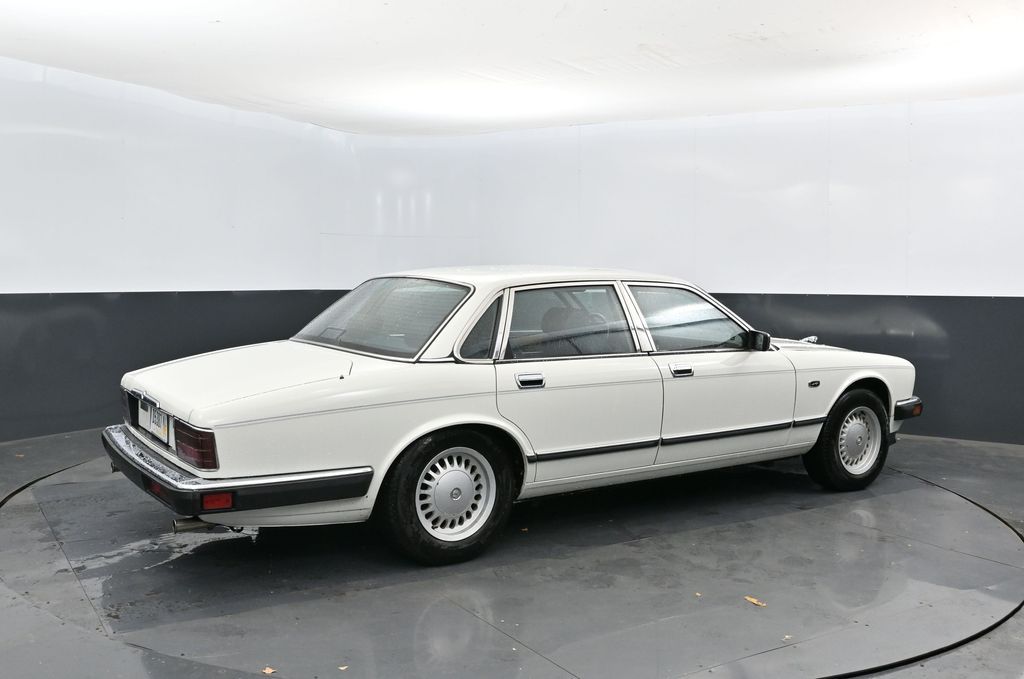 1991 Jaguar XJ photo 2