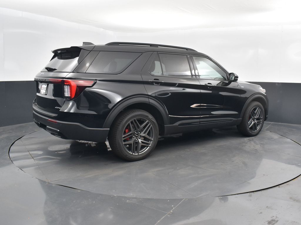 2025 Ford Explorer ST-Line photo 2