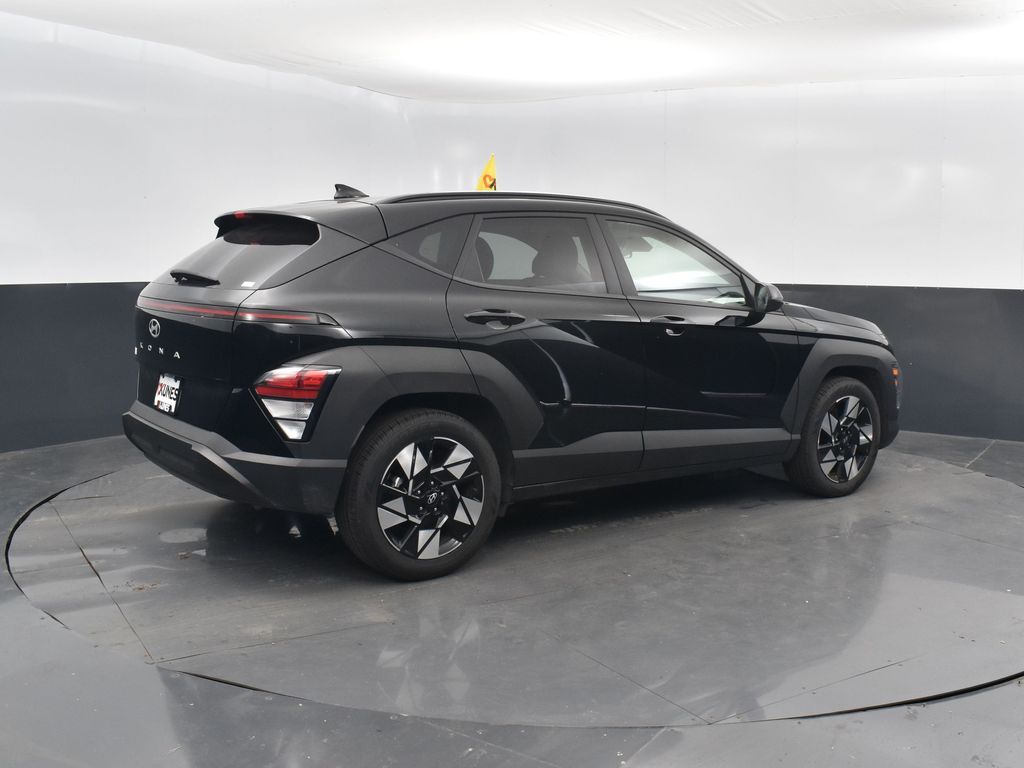 2024 Hyundai Kona SEL photo 2