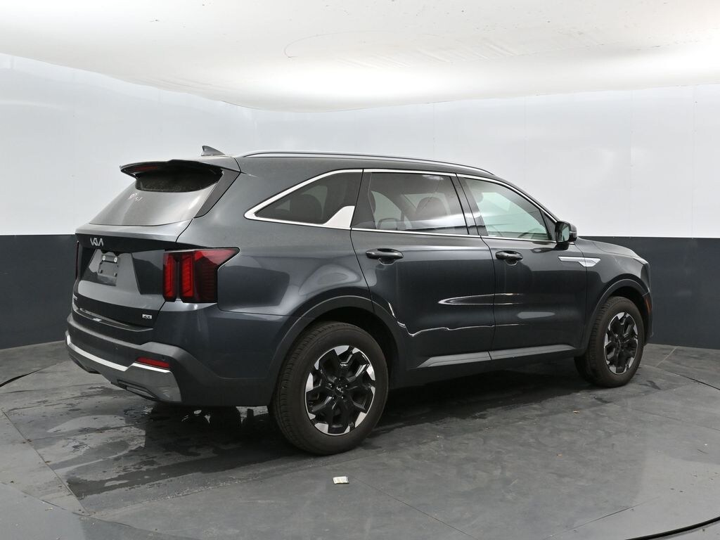 Used 2024 Kia Sorento S SUV