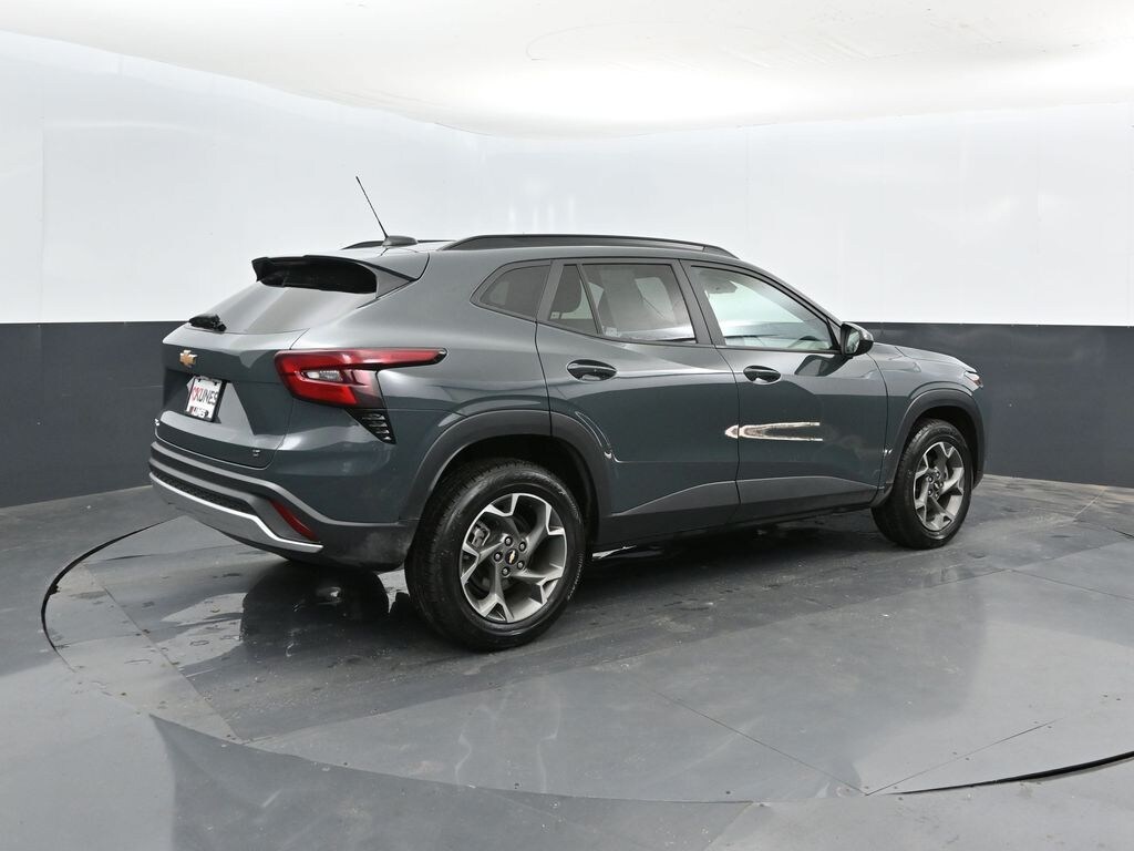 Used 2025 Chevrolet Trax LT SUV