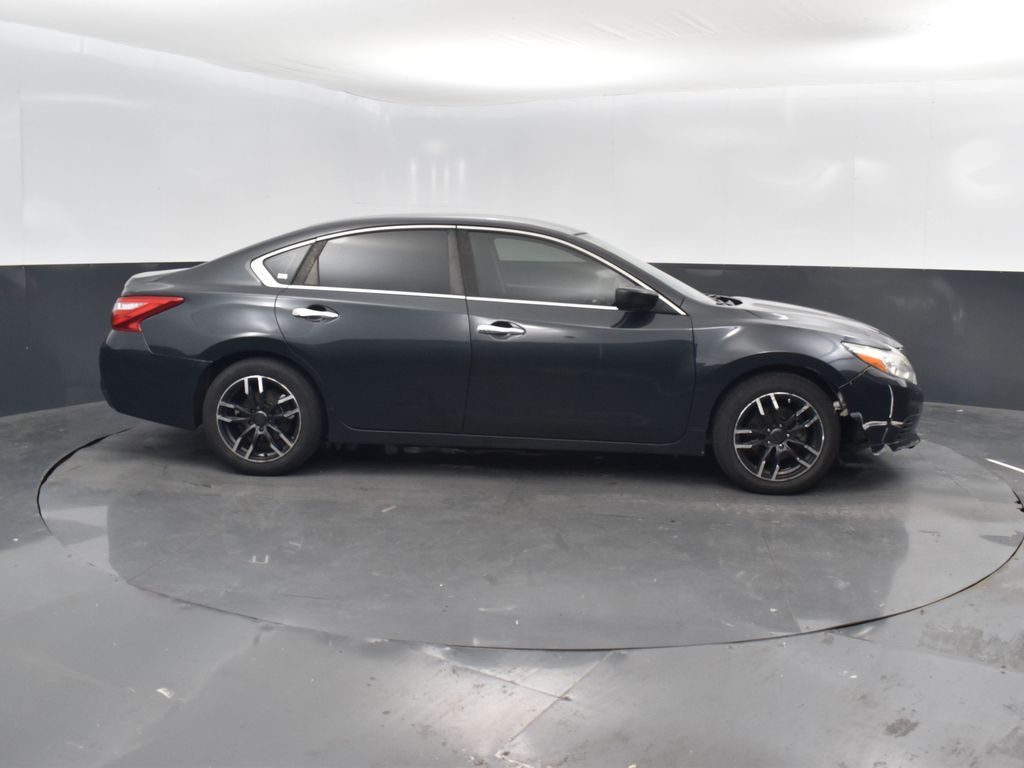 2016 Nissan Altima 2.5 S photo 3
