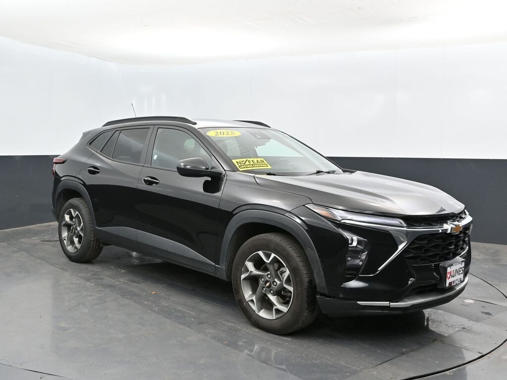 Used 2025 Chevrolet Trax LT SUV