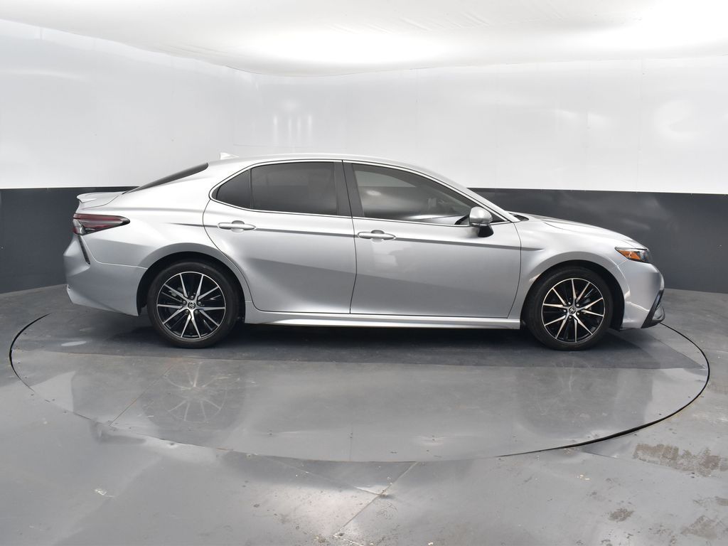 2023 Toyota Camry SE photo 3