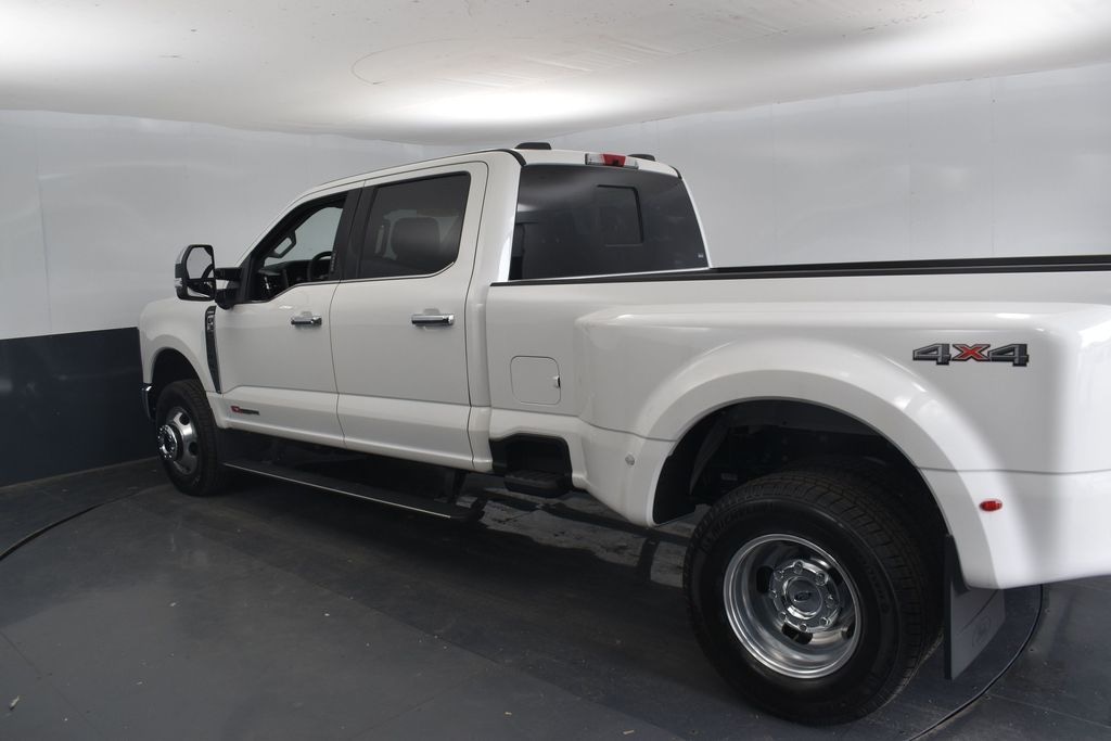 New 2026 Ford F-350 Lariat DRW Truck Crew Cab