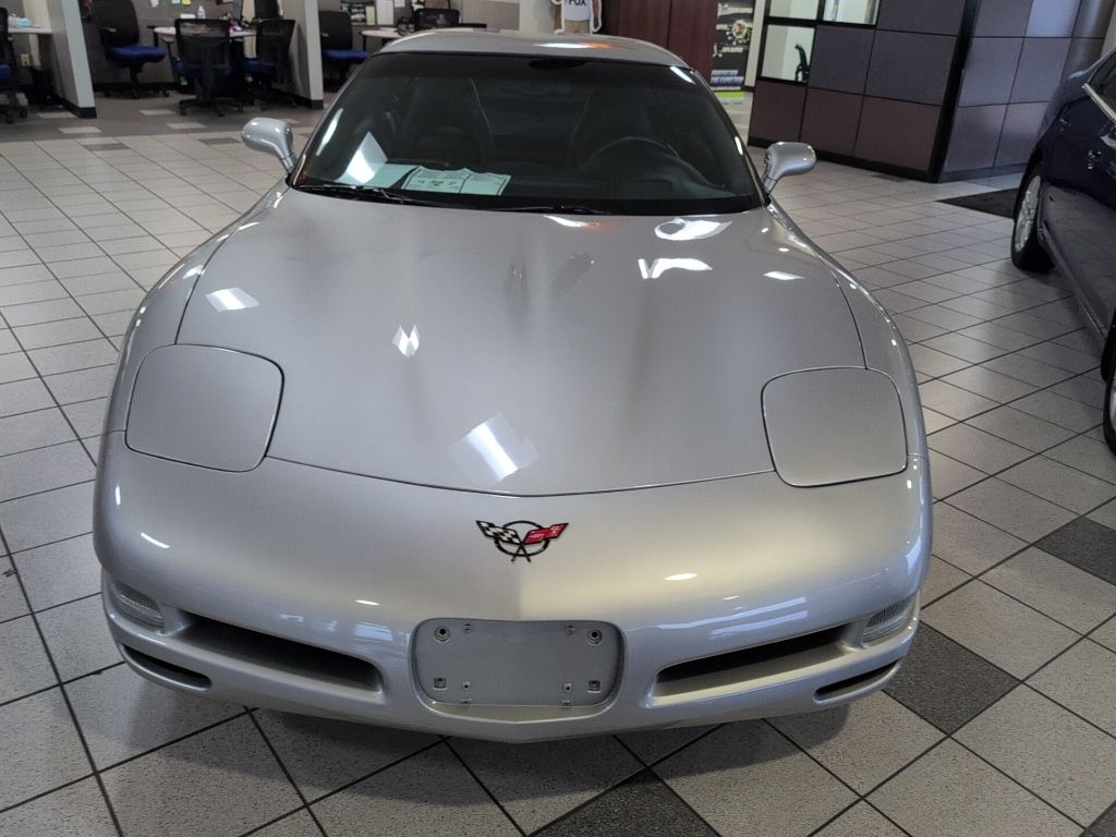 2004 Chevrolet Corvette Base Coupe photo 2