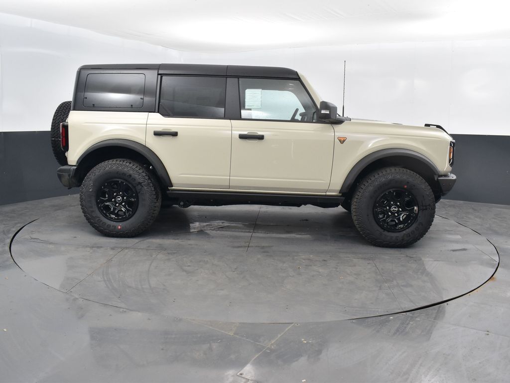 2025 Ford Bronco Badlands photo 3