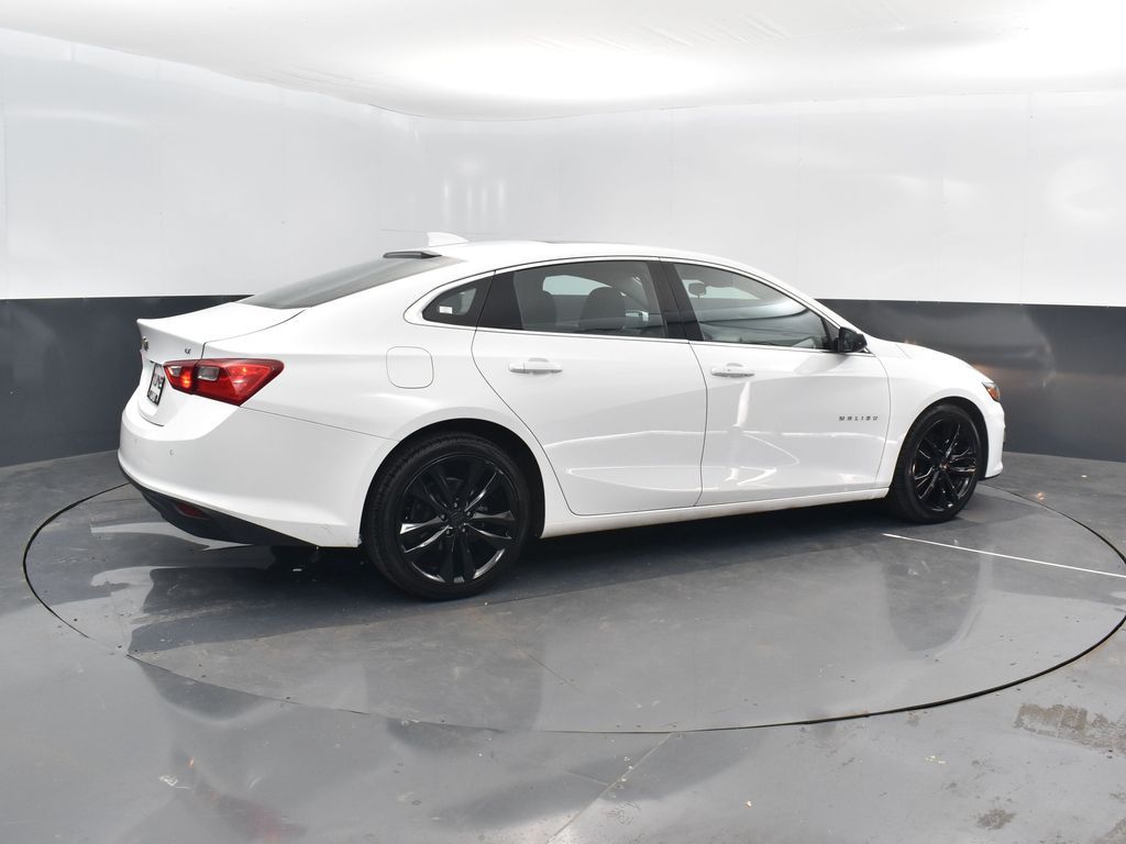 2023 Chevrolet Malibu 1LT photo 2