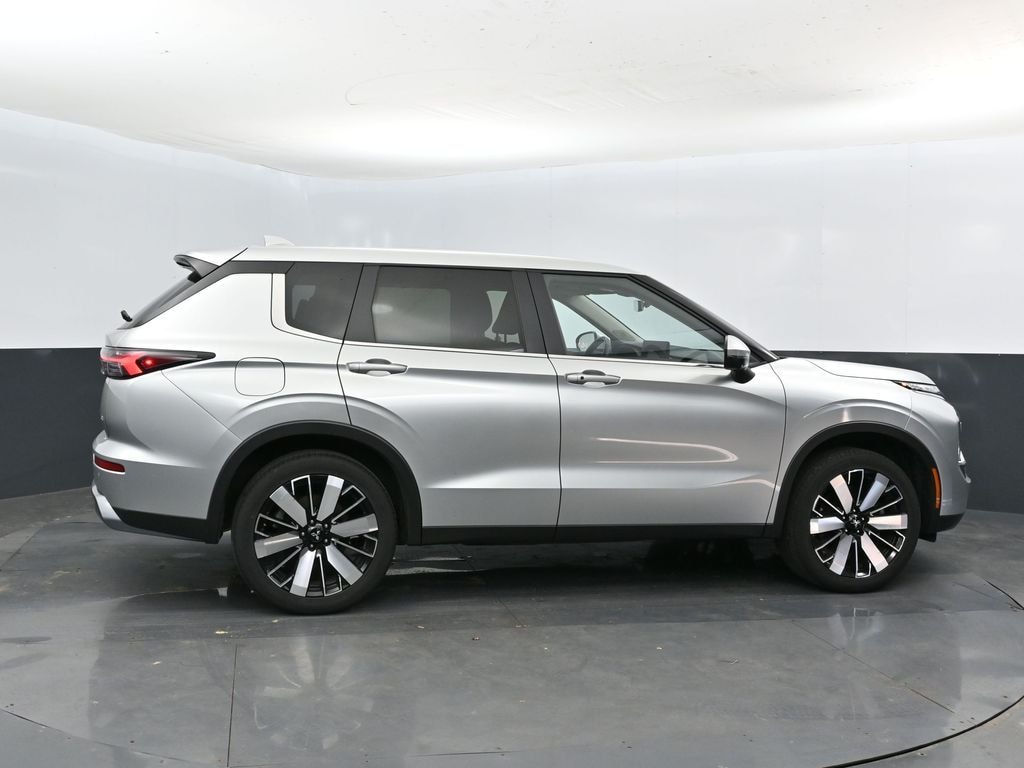 Used 2025 Mitsubishi Outlander SE SUV