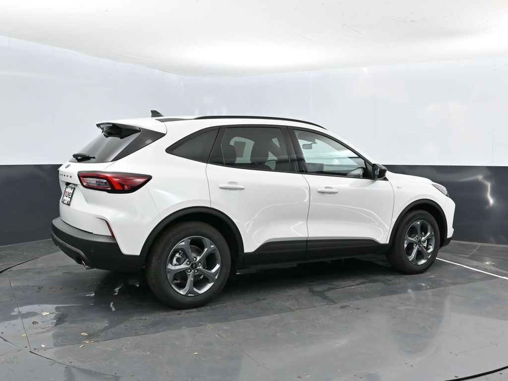 2025 Ford Escape ST-Line photo 2