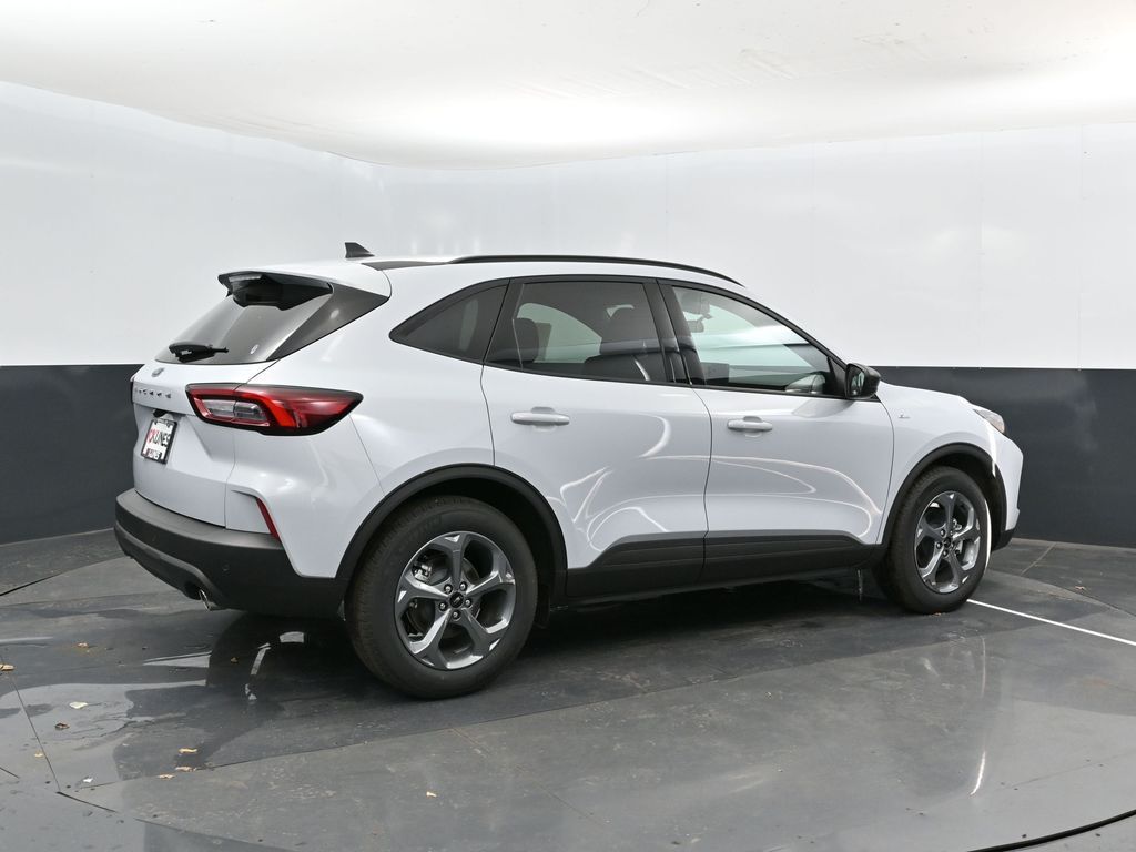 2025 Ford Escape ST-Line photo 2