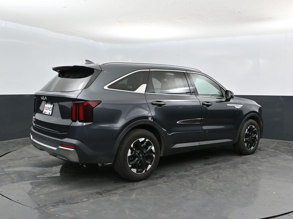 Used 2024 Kia Sorento S SUV