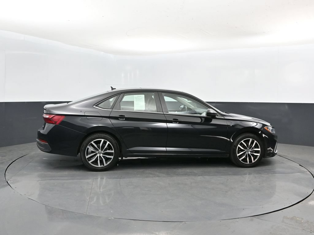 Used 2025 Volkswagen Jetta 1.5T SE Sedan