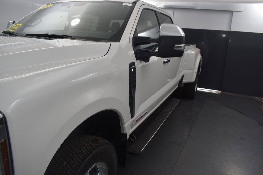 New 2026 Ford F-350 Lariat DRW Truck Crew Cab