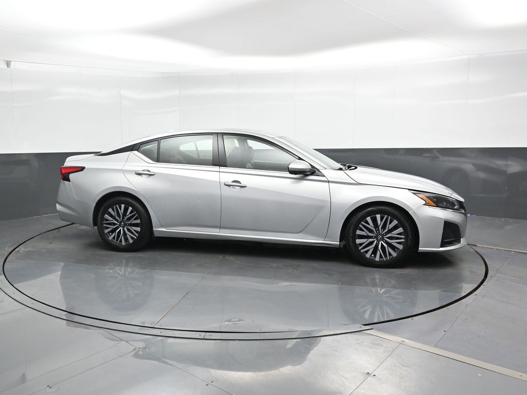 2023 Nissan Altima 2.5 SL photo 3