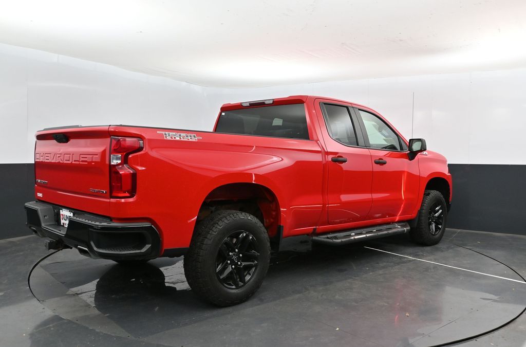 2019 Chevrolet Silverado 1500 Custom Trail Boss photo 2