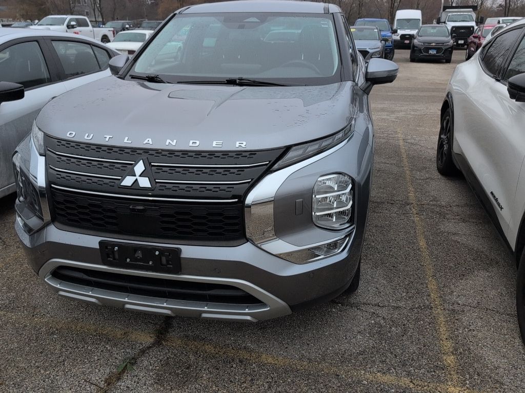 2022 Mitsubishi Outlander SE photo 3