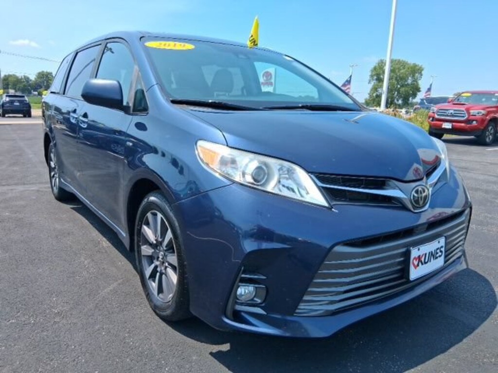 Used 2019 Toyota Sienna XLE Premium 7 Passenger Van