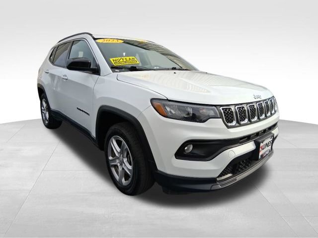 2023 Jeep Compass Latitude photo 2