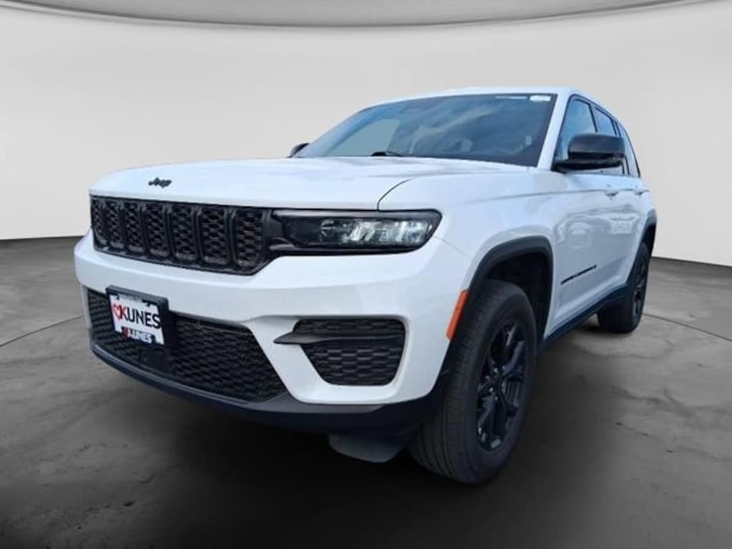 Used 2025 Jeep Grand Cherokee Laredo SUV