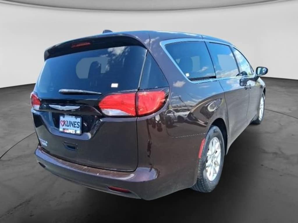 Used 2017 Chrysler Pacifica Touring Van