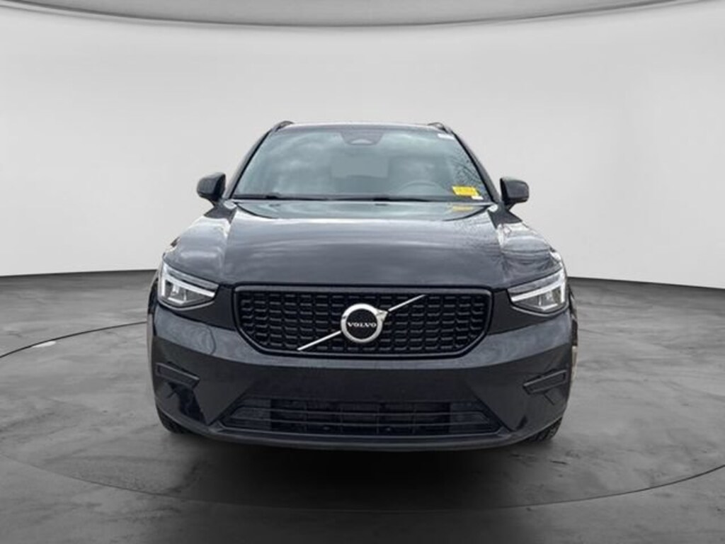 Used 2024 Volvo XC40 B5 Core SUV