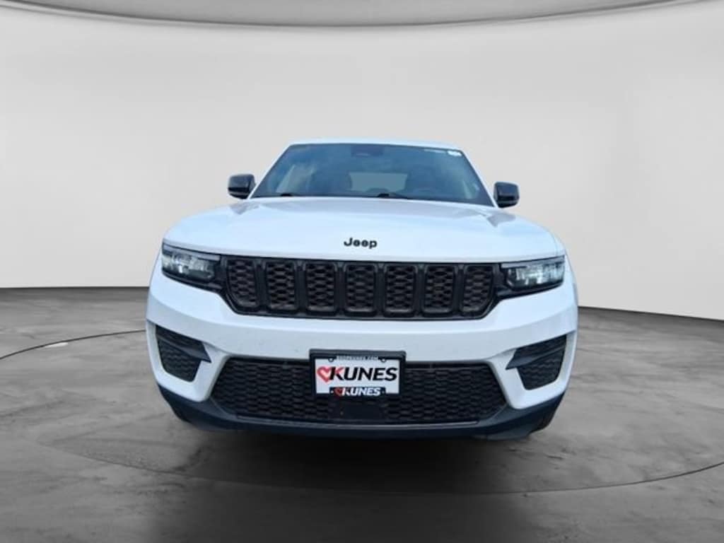 Used 2025 Jeep Grand Cherokee Laredo SUV