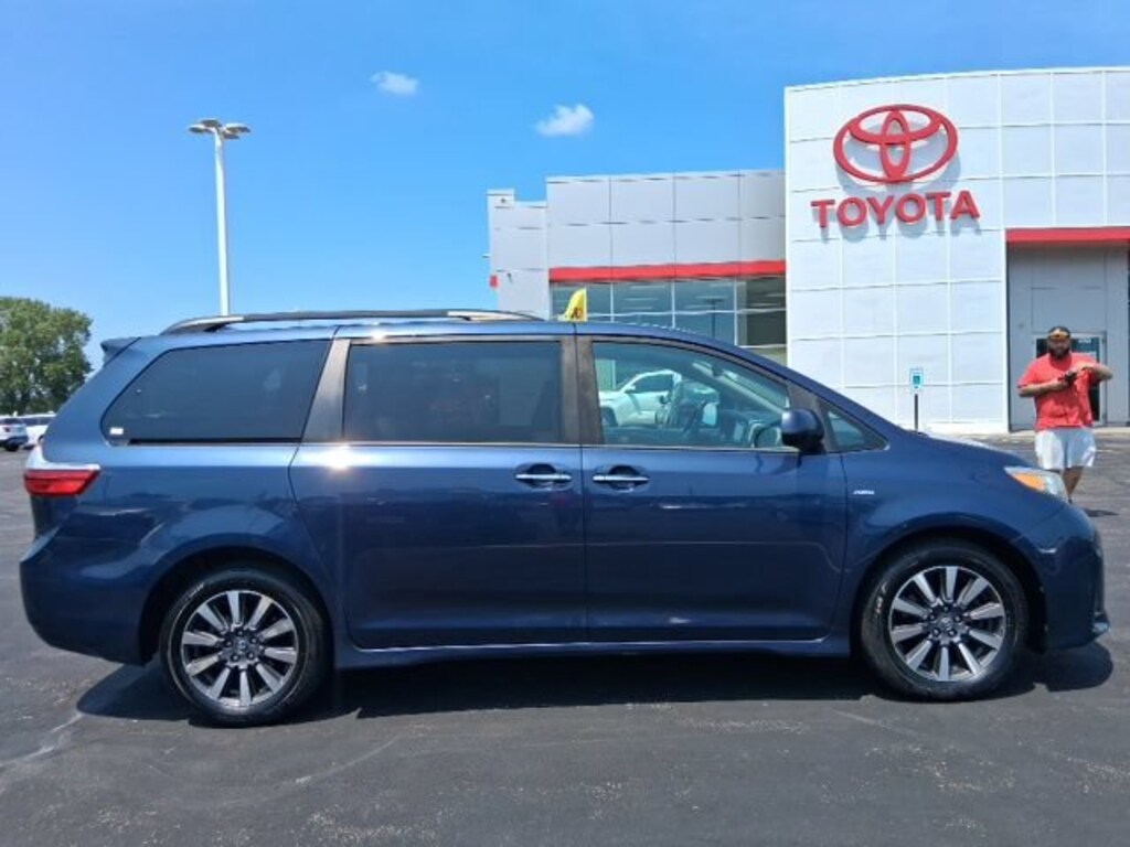 Used 2019 Toyota Sienna XLE Premium 7 Passenger Van