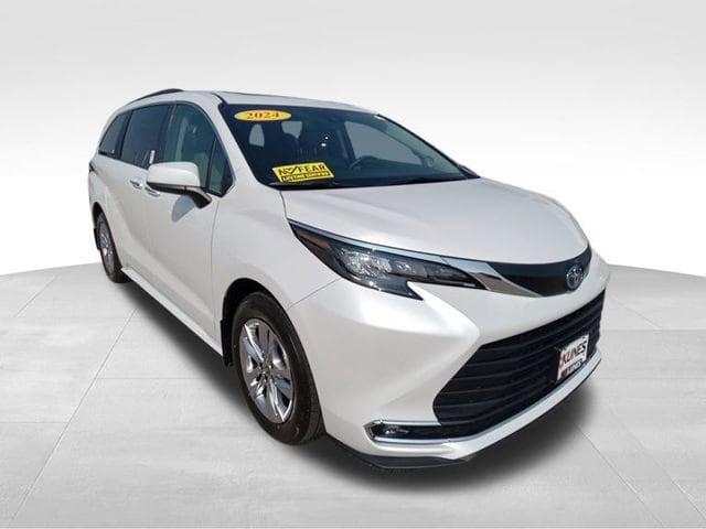 Used 2024 Toyota Sienna XLE with VIN 5TDJRKEC9RS195857 for sale in Galesburg, IL