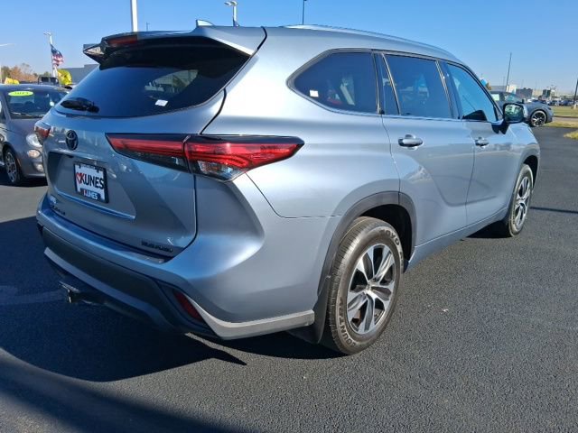 2021 Toyota Highlander XLE photo 4
