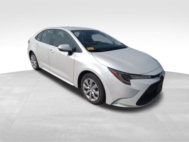 Used 2022 Toyota Corolla LE with VIN JTDEPMAE0NJ206438 for sale in Galesburg, IL