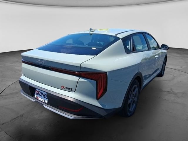 2025 Kia K4 LXS - Photo 9