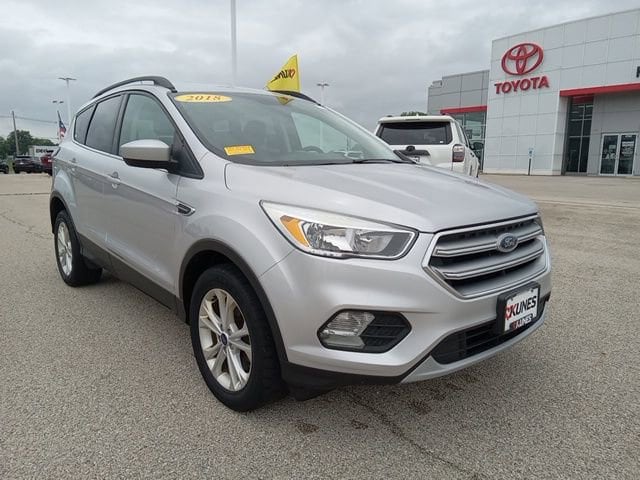Used 2018 Ford Escape SE with VIN 1FMCU9GD0JUC28696 for sale in Galesburg, IL