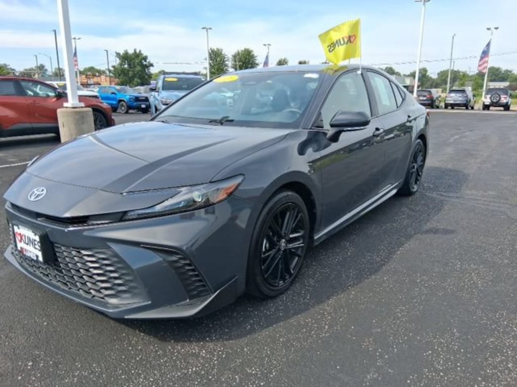 Used 2025 Toyota Camry SE Sedan