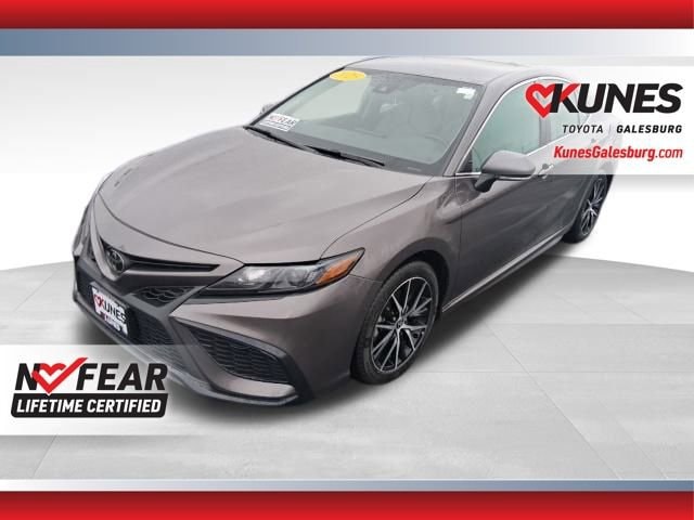 2023 Toyota Camry SE's photo