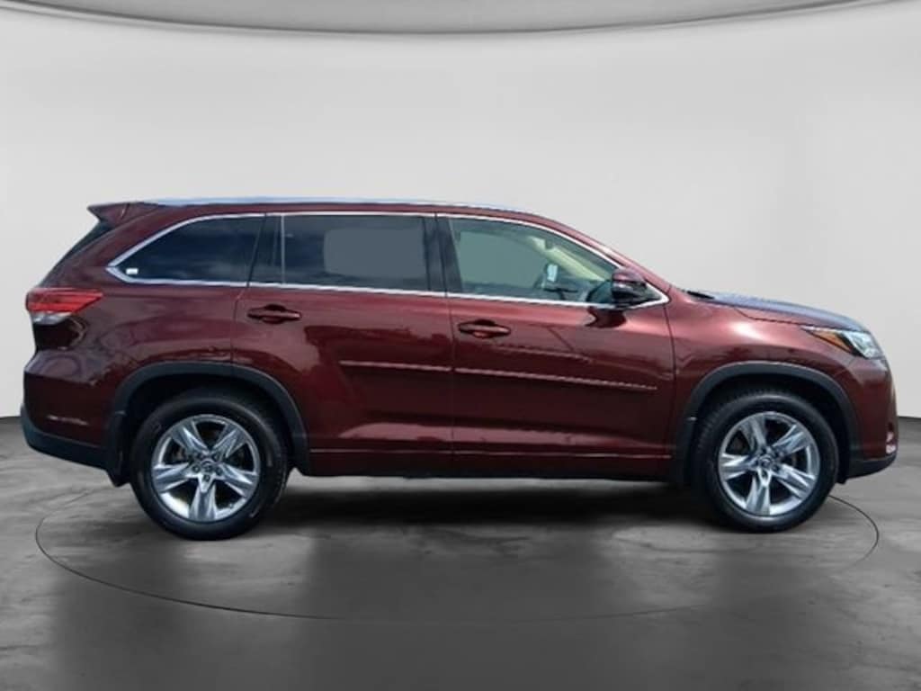 Used 2017 Toyota Highlander Limited V6 SUV
