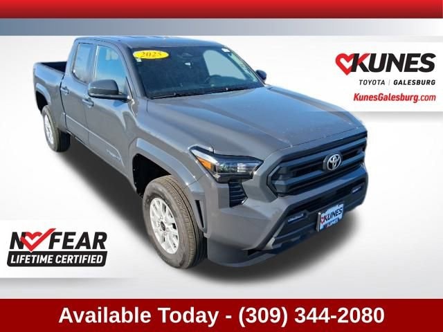 2025 Toyota Tacoma SR5's photo