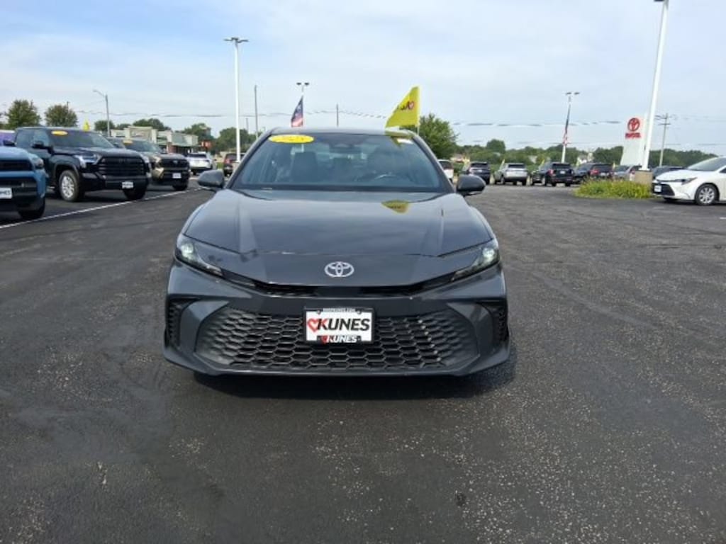 Used 2025 Toyota Camry SE Sedan