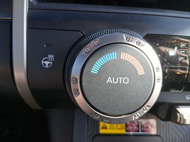 2025 Toyota Tacoma SR5 - Photo 24