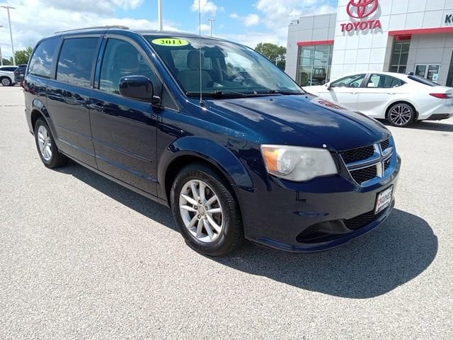 Used 2013 Dodge Grand Caravan SXT with VIN 2C4RDGCG7DR817538 for sale in Galesburg, IL