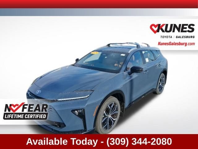 2025 Toyota Crown Signia XLE's photo