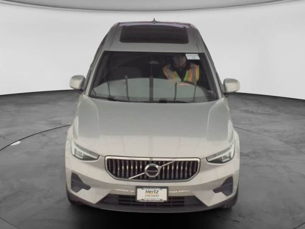 Used 2024 Volvo XC40 B5 Core SUV