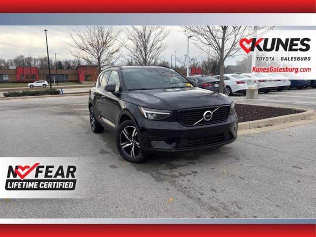 Used 2024 Volvo XC40 B5 Core SUV