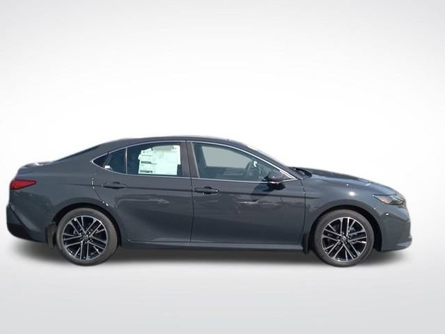 2025 Toyota Camry XLE photo 3